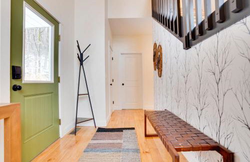 '"Luxury Mountain Getaway'" Sauna, Hot Tub, Massage Chair, Pool Table - Photo 15