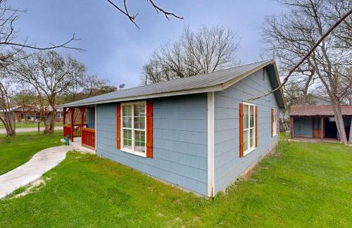 Walk to Medina River Cowboy Cottage with BBQ Pit - Foto 20