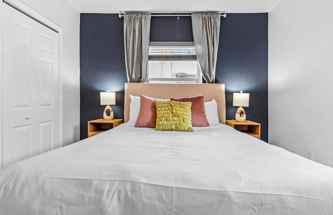 Arthaus- Fully Stocked Kitchen and Fenced Yard - Foto 21