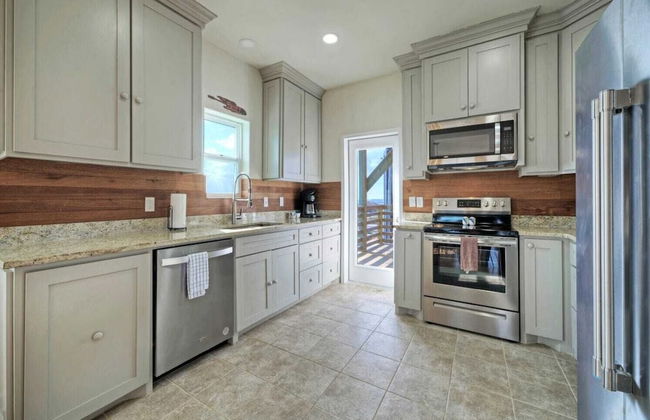 Waterfront w/ Bay Views, Shared Pool & Boat Dock Marlin Madness by Avantstay - Foto 12