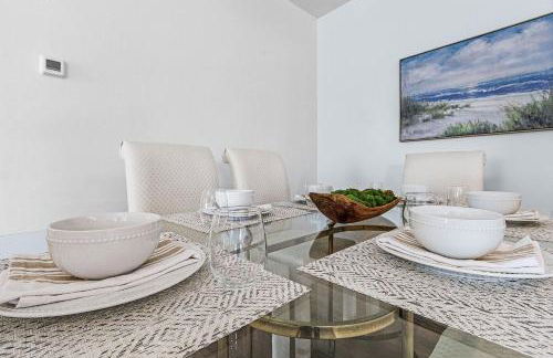 Relax, Play & Unwind in Paradise! Poolside Fun & Resort Vibes - Villa Sail Away - Foto 17