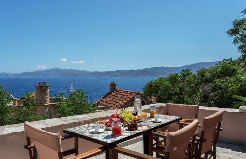 Myrsini's Castle House - Comfortable Residence with Large Balcony & Sea View - Photo 4
