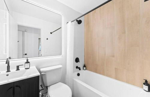 Modern 3BR Apt Near EWR, MetLife & NYC - Photo 12