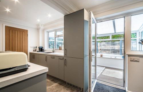 4 Bed Retreat with Balcony & Estuary views - Photo 22