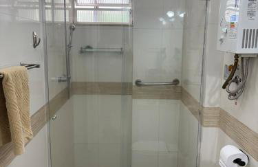 Lindo 3 quartos a 6 minutos da praia de Copacabana - Foto 20