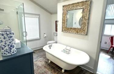 Creole Cottage - 2 Bed, 1 Bath, Pet Friendly with Fee, Walk to Downtown, Grill, Washer & Dryer - Foto 2