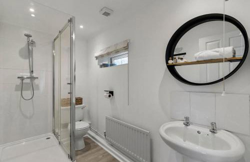 Tor Cottage -No Commercial Sign written Vehicles, Private Hot Tub , 2 Dogs Max,Fishing Nearby & Communal Swimming Pool ,Pool open April to September - Foto 7