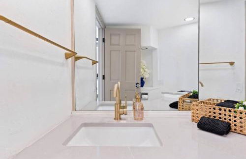 The KingDome - A Unique, Royal Experience with Hot Tub, Rooftop and Views - Foto 18