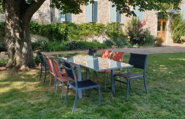 Séjour élégance et bien-être au CHATEAU de GRANDMONT - piscine et parc arboré au coeur du vignoble du Beaujolais - Foto 2