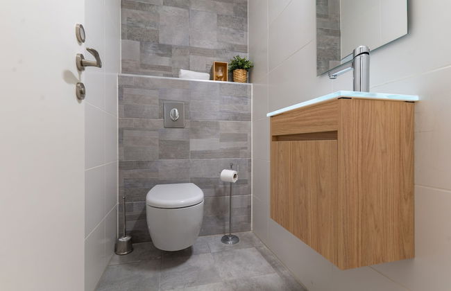 Sunlit Urban Escape with Balcony by Sea N Rent - Foto 30