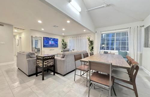 Rainforest Villa 4 Bedroom PoolSpa Walk2Disneyland - Foto 17