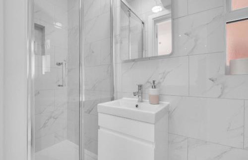 4 Bed - Sleeps 8 - Free Parking - Garden - Foto 20