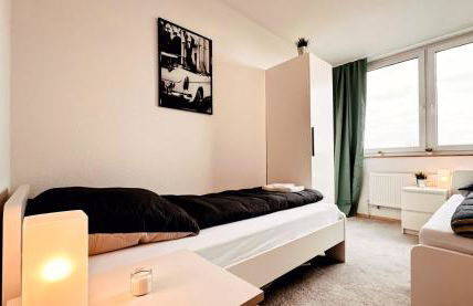 Monteurwohnung mit Balkon und Wohnzimmer - Foto 9