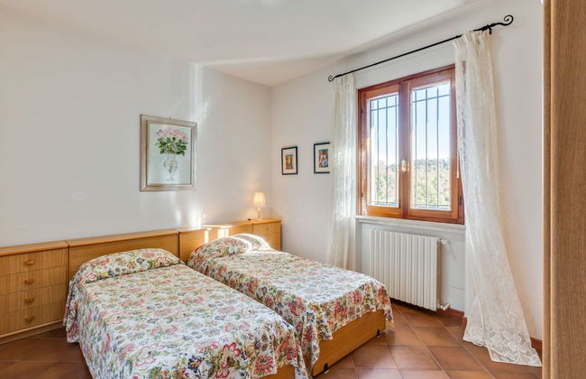 Villa in Torri del Benaco With Private Pool - Photo 4