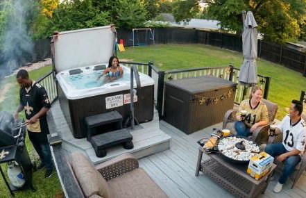 Tiny Home in Town-Hot Tub - Privacy Fence - Fire Pit - Kids Play Area & 15 minutes to the Bogue Chitto State Park - Foto 2