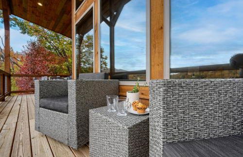 The Overlook - '21 Cabin - Gorgeous Unobstructed Views - Fire Pit Table - GameRm - HotTub - Xbox - Lots of Bears - Foto 34