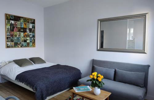 Terrasse 25m - Flat Cosy & Calme - 5 min Gare & Vinci - Foto 3