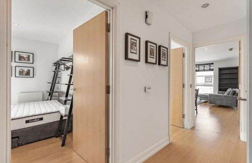 3BD Canalside Flat in De Beauvoir Town - Foto 15