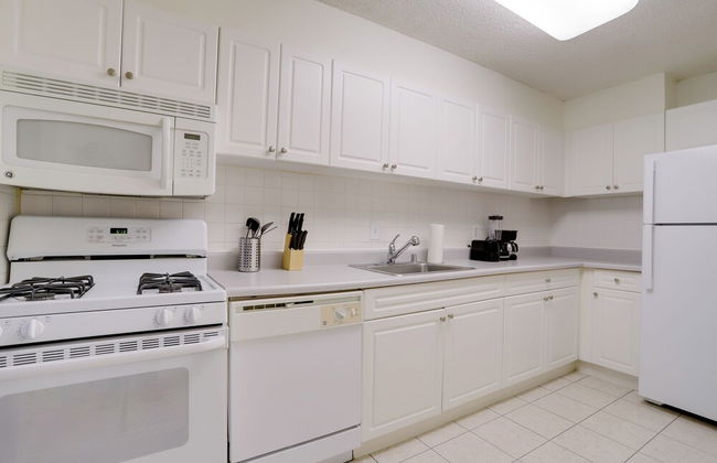 Modern Apt Near Airport & Metro - Photo 24