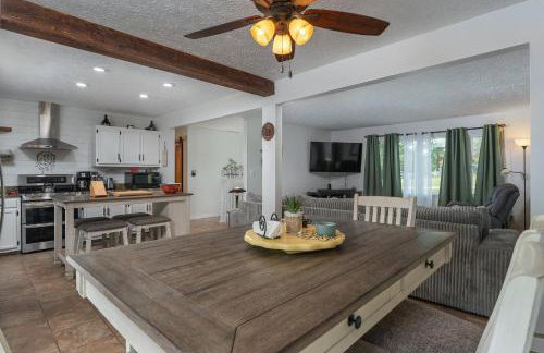 Cozy and Bright 3br apartment 15 min to DT Avl - Foto 2