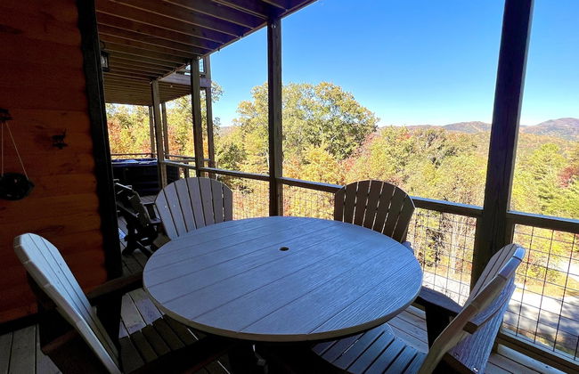 Lazy Bear Lodge 5 Bedroom Cabin by RedAwning - Photo 44