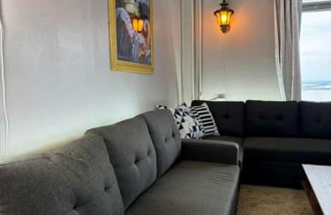 Comfy, Close to Downtown with Lake & Lift Bridge Views - Foto 43