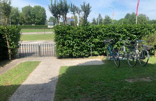 Villa a due piani con giardino e piscina - Foto 3