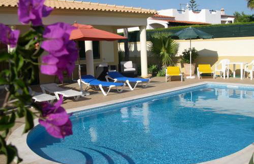 VILLA EBER - independent 1 & 2 bedroom apartments, pool, air con, fast Wi-Fi, near old town of Albufeira and beaches - Foto 39