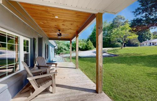 4 Mi to Dtwn Morganton! Family Retreat w/ Patio - Photo 18