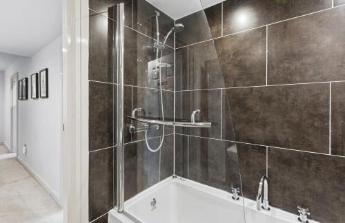 Luxe Victorian Spacious Home Sefton Park with Parking - Foto 6