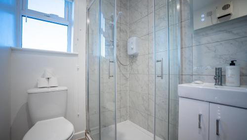 Modern Town Centre Apartment - Foto 4, towels, Shower