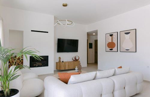 Emerald Harmony Villa with Private Pool & Jacuzzi - Photo 42