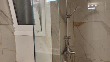 Green apartment-center of Varkiza resort - Foto 3, Shower