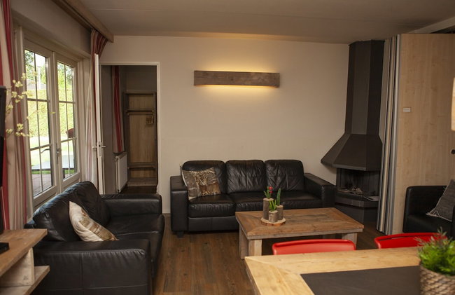 Combined Bungalow with Decorative Fireplace near Veluwe - Photo 15