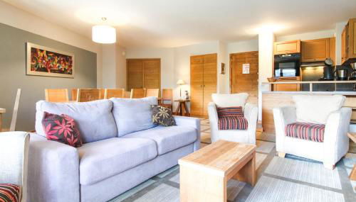 Stunning 3-bedroom apartment with mountain views - Photo 4