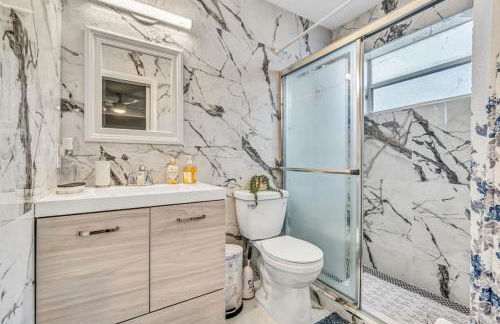 Three Bedroom Pool Home with Modern Interior Design - Foto 14