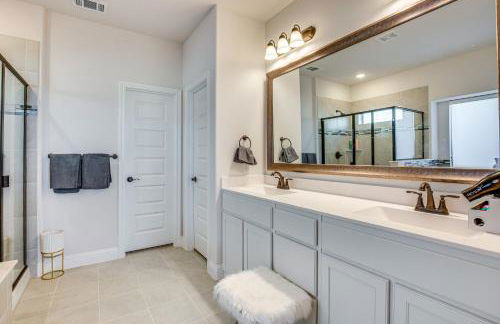 Game Room and Home Theater Retreat Near Omni PGA! - Foto 17