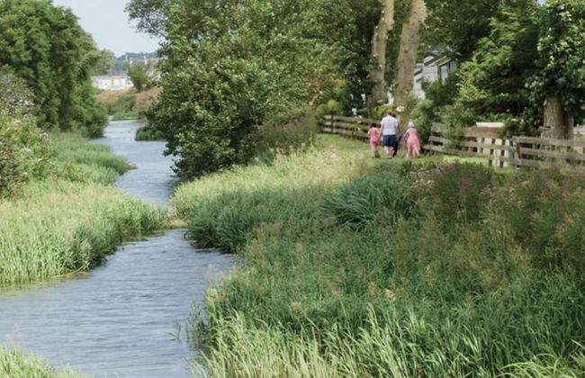 2 Bedroom Pet Free Caravan and Decking Free Wifi - Photo 11