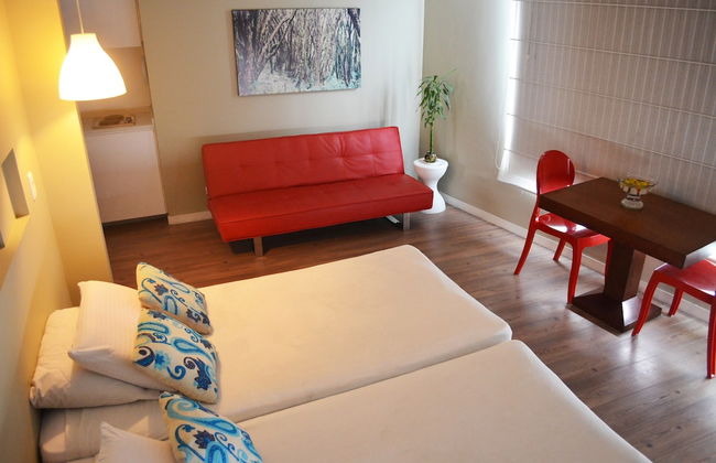 Hotel Living 55 - Photo 9