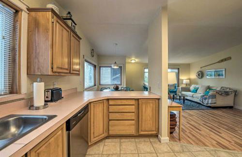 Cute Cottage with Deck Walk 115 Ft to Brewery and Cafe - Foto 7