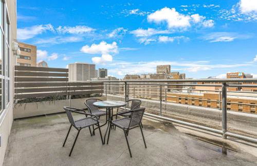 Modern Condos in California Building by Hosteeva - Foto 48