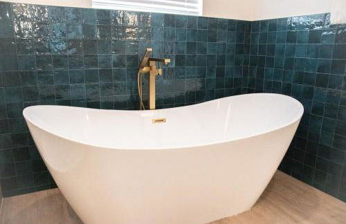 Sleeps 22! Ocean Views, Pool, FREE Golf Cart - Foto 7