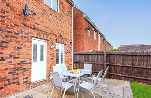 Stylish 6 Bedroom 3 Bathroom Detached House with Free Parking, Super-Fast Wifi, Pool Table, Smart TVs with Netflix by Yoko Property - Foto 33