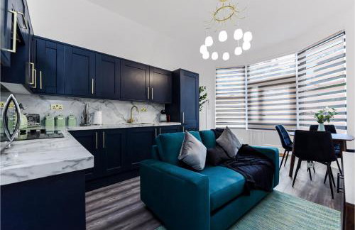 Fabulous One Bedroom Flat with Private Garden - Photo 2