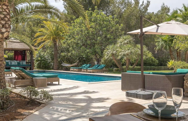 Traditional Villa With Garden - Photo 24