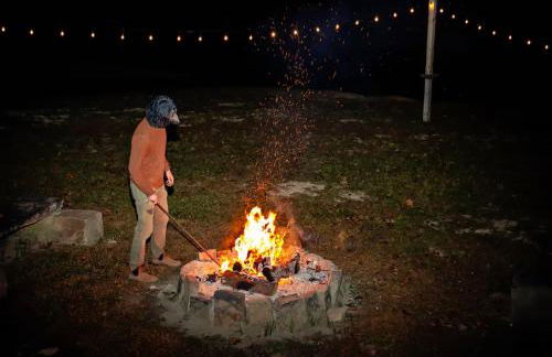 Brushy Creek Lodge - Riverfront, Hot Tub, Fire Pit - Foto 13