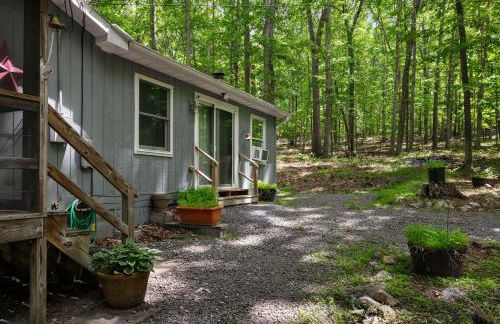 Dog-Friendly w Hot Tub, Fire Pit & River Access - Photo 23