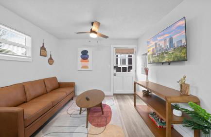 Modern-Retro Themed Home Close to Coffee + Food! - Foto 6