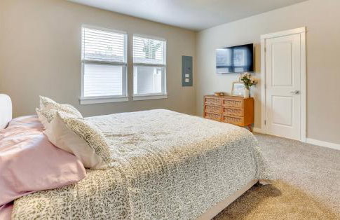 North End blue -Hot Tub - Fire Pit - Downtown -4BR - Photo 25