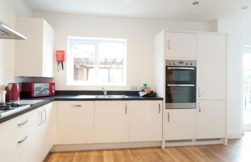 Lysander House - Modern, 4-Bed House, near Alton Towers - Foto 31